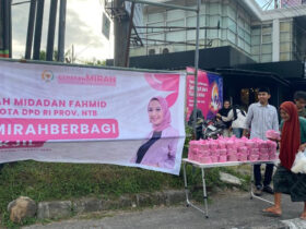 Senator Mirah Midadan Fahmid Berbagi Takjil untuk Masyarakat Kota Mataram di Bulan Ramadhan