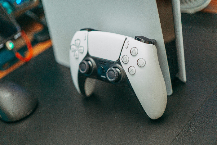 Photo by FOX ^.ᆽ.^= ∫: https://www.pexels.com/photo/close-up-shot-of-a-game-controller-13189290/